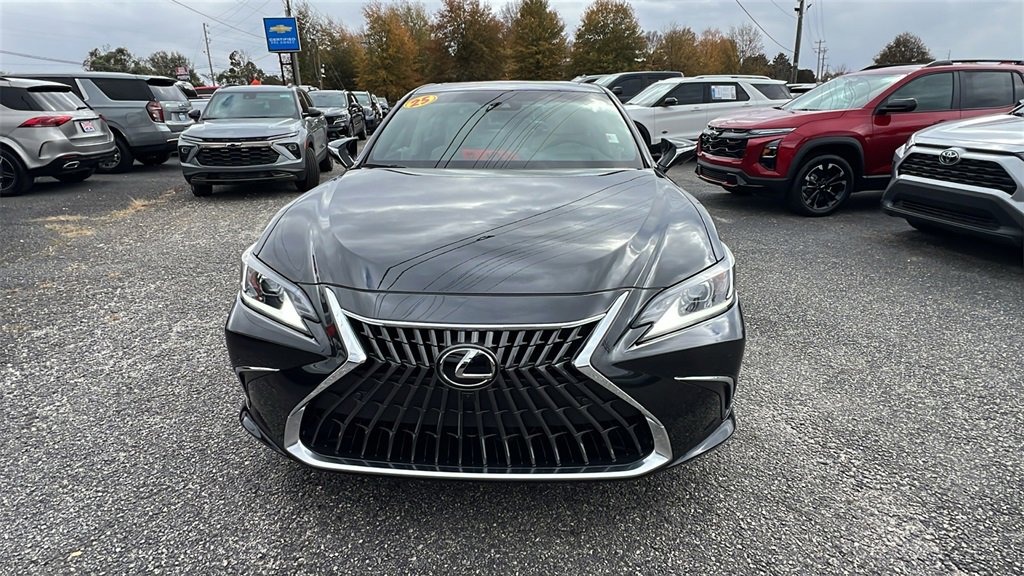 2025 Lexus ES 300h Luxury photo 2