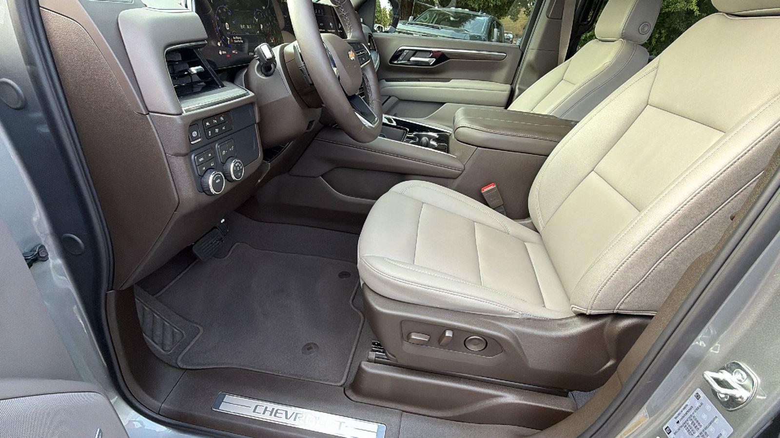 2026 Chevrolet Suburban LT - Photo 16