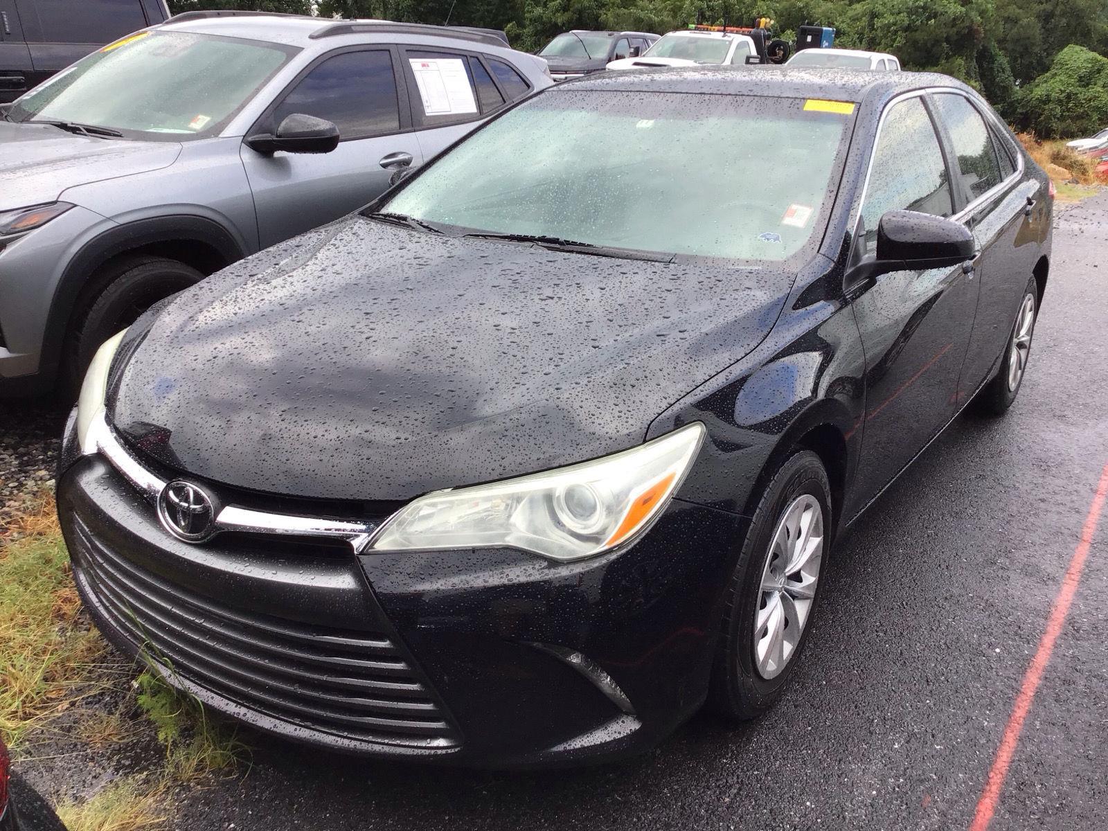 Used 2015 Toyota Camry XLE with VIN 4T1BF1FK2FU044472 for sale in Cumming, GA