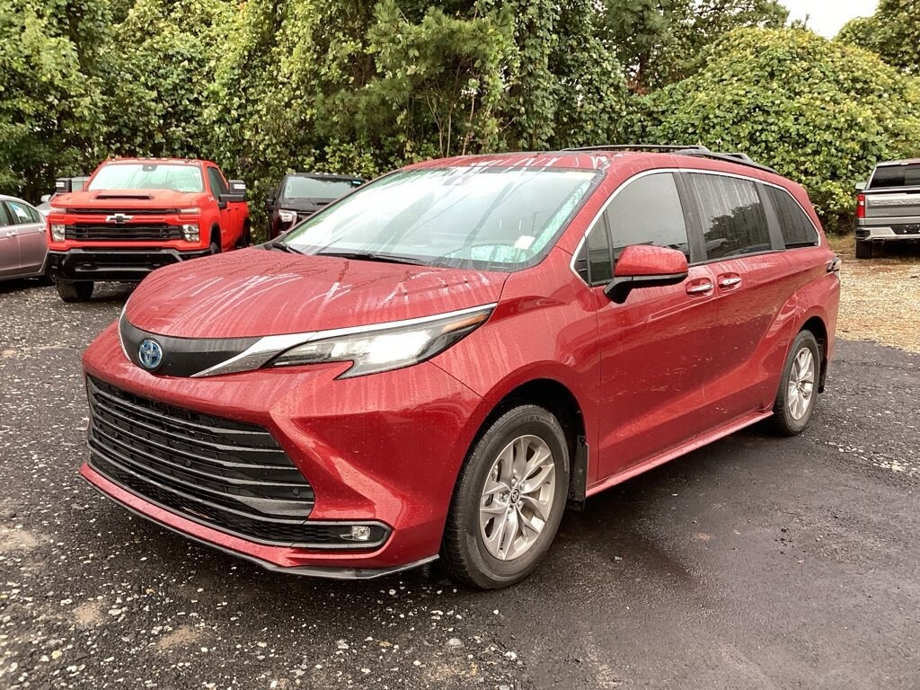 Used 2025 Toyota Sienna XLE Van Passenger Van