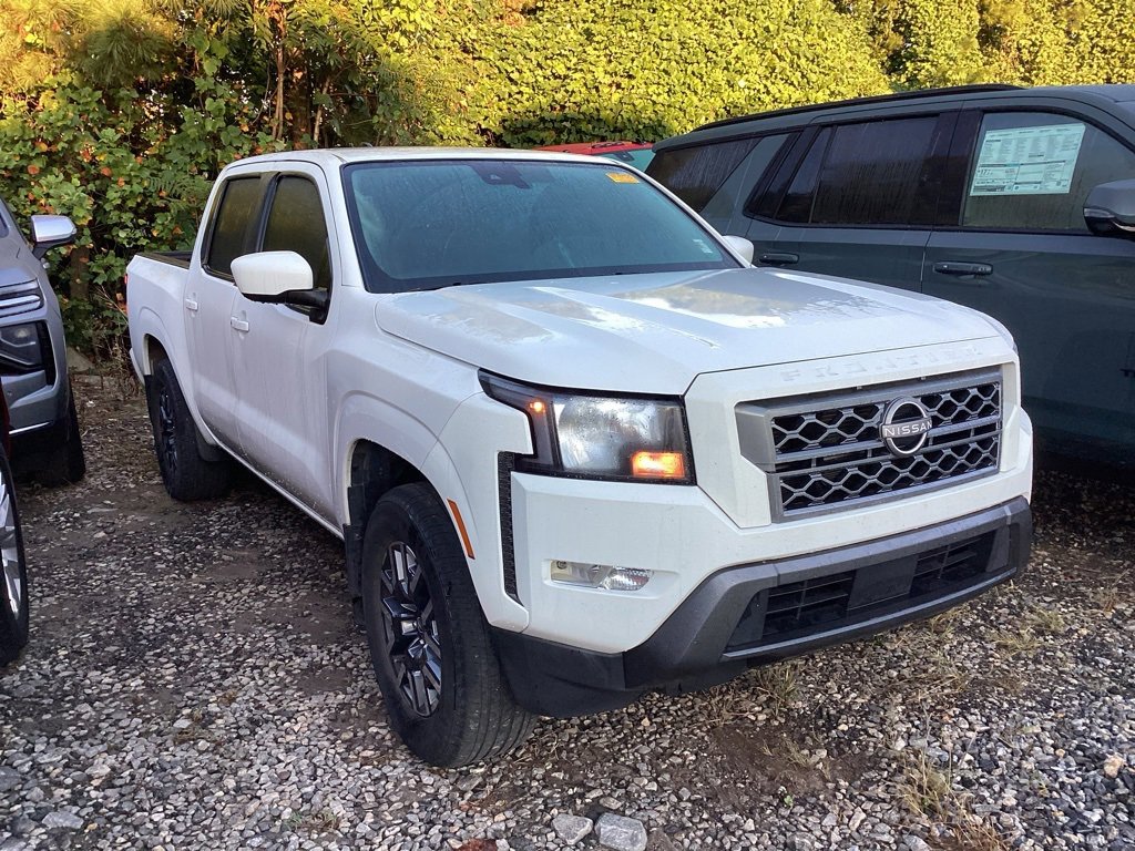 2022 Nissan Frontier SV photo 2