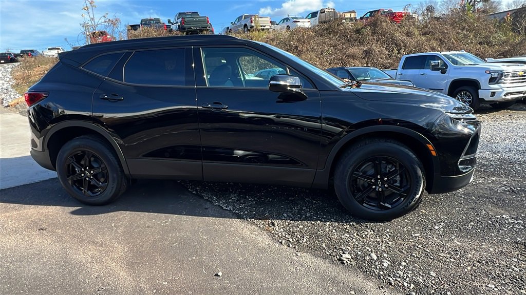 2026 Chevrolet Blazer 3LT photo 2