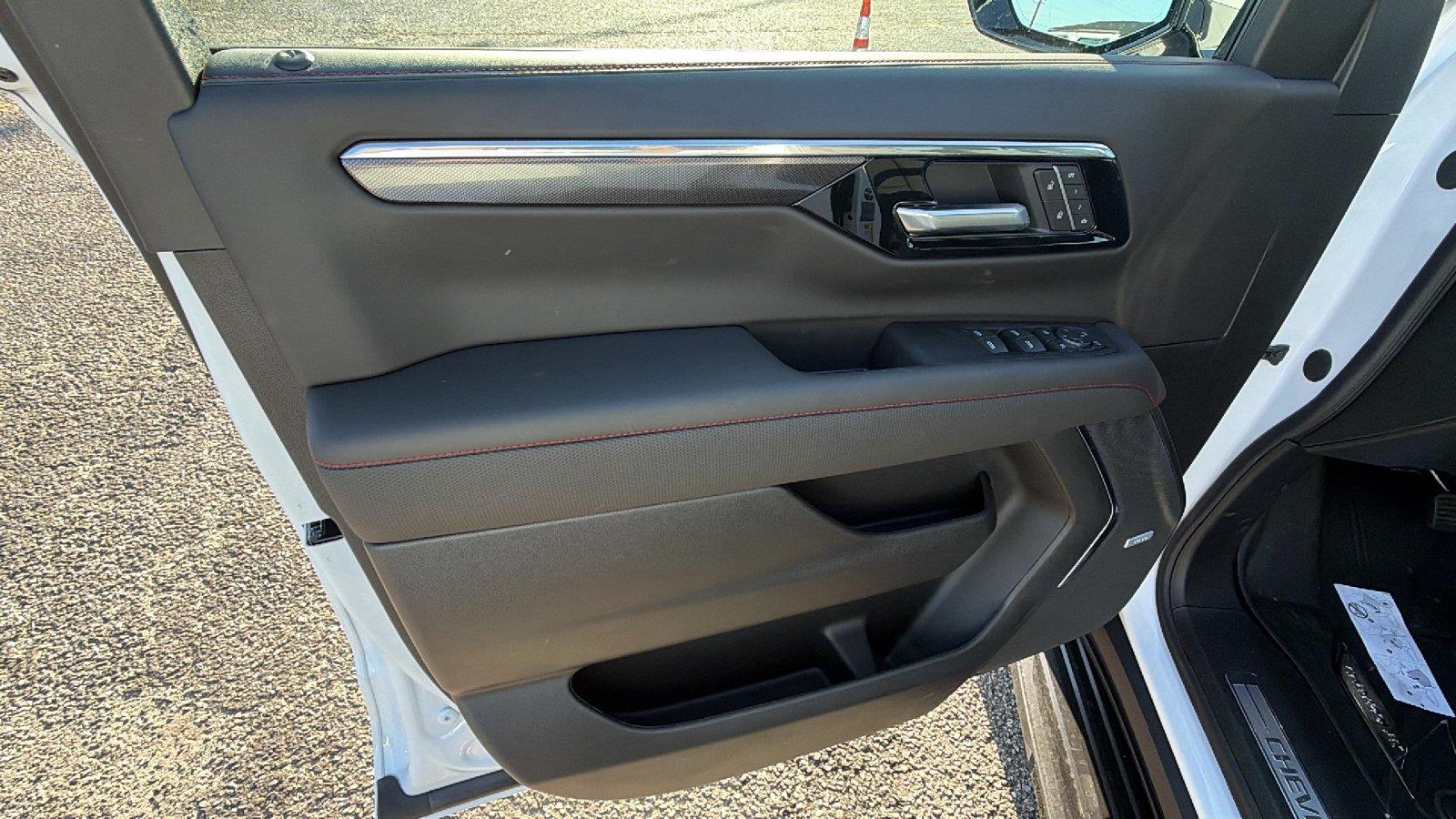 2026 Chevrolet Suburban RST - Photo 13