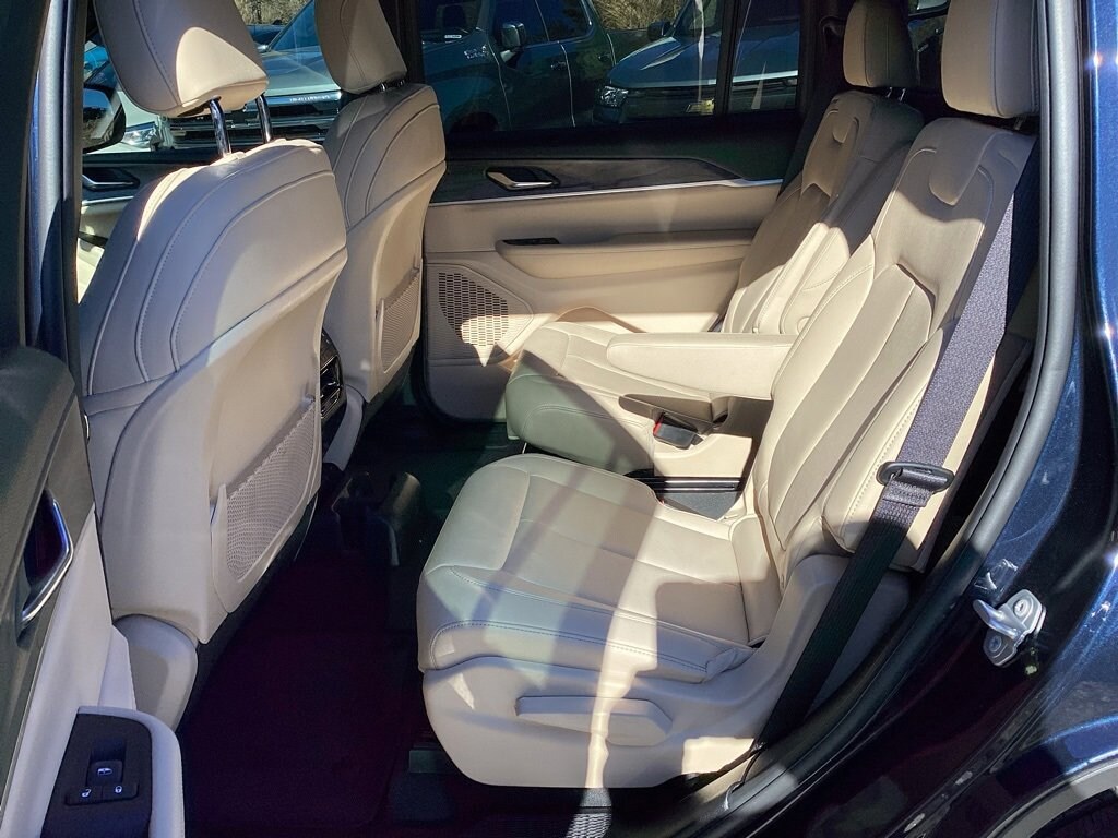 Used 2024 Jeep Grand Cherokee L Limited 4x4 SUV