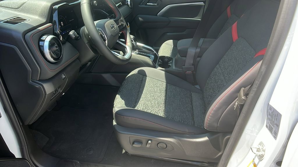 2025 Chevrolet Colorado Z71 - Photo 13