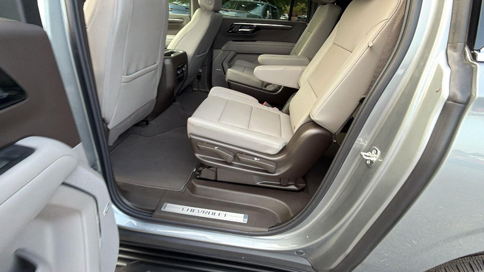 2026 Chevrolet Suburban LT - Photo 18