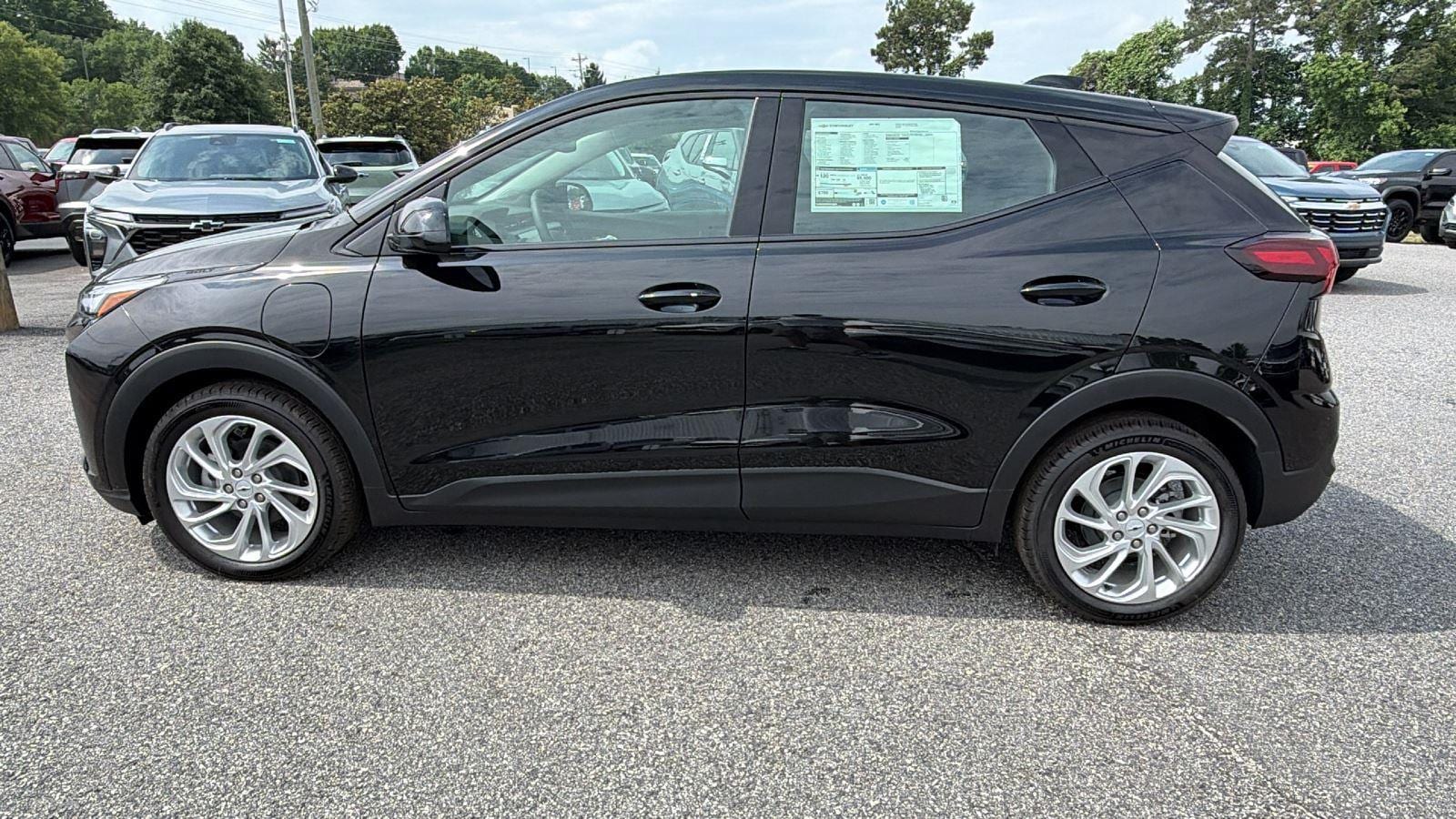 2027 Chevrolet Bolt LT - Photo 8