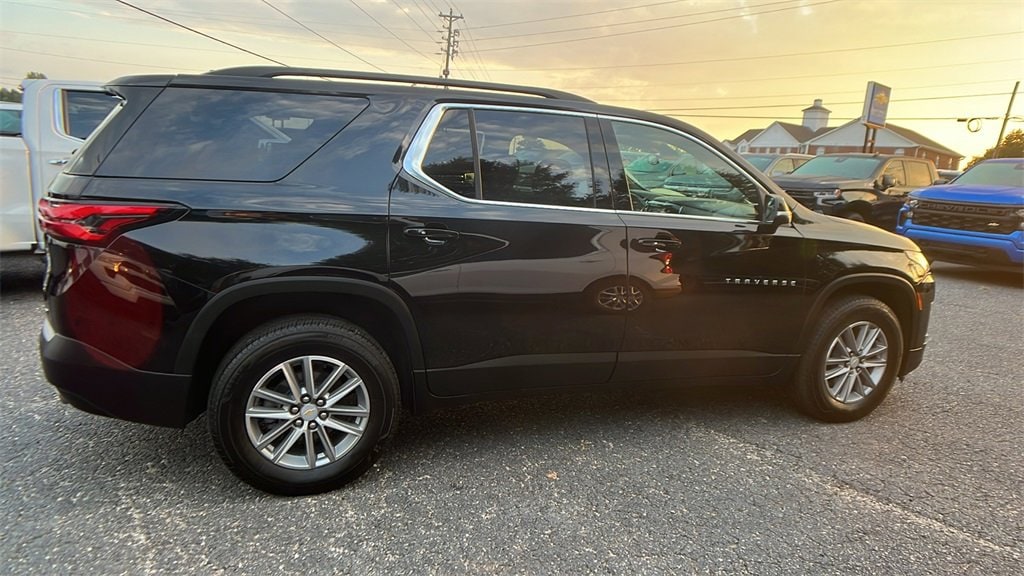 Used 2023 Chevrolet Traverse LT Cloth SUV