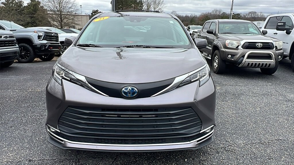 Used 2021 Toyota Sienna XLE Van