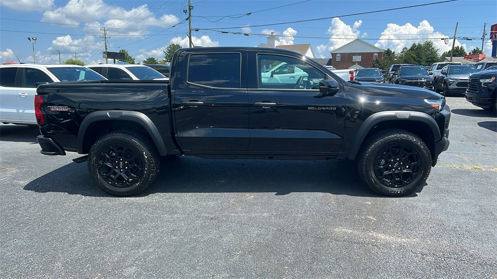 2026 Chevrolet Colorado Trail Boss photo 2