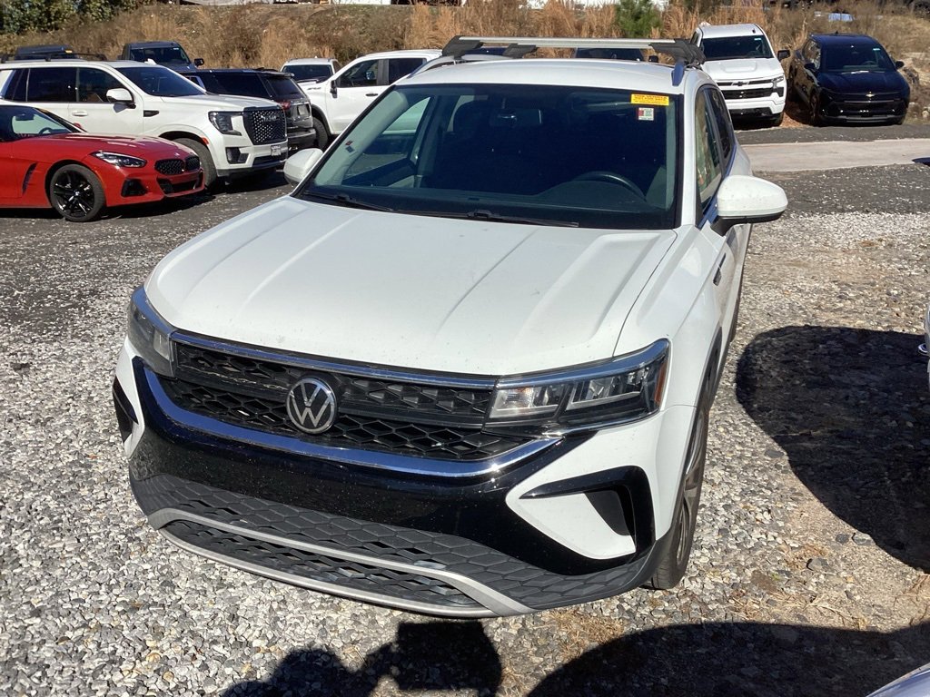 2022 Volkswagen Taos SE photo 2