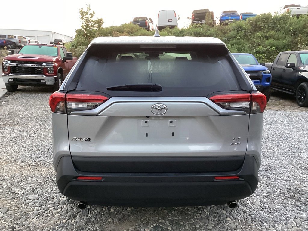 2025 Toyota RAV4 LE photo 3