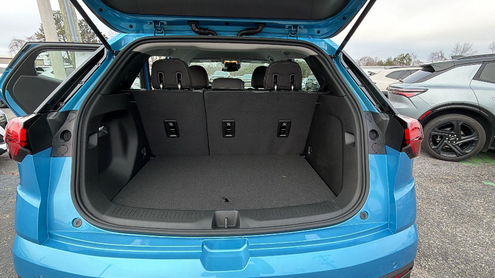 2027 Chevrolet Bolt LT - Photo 10