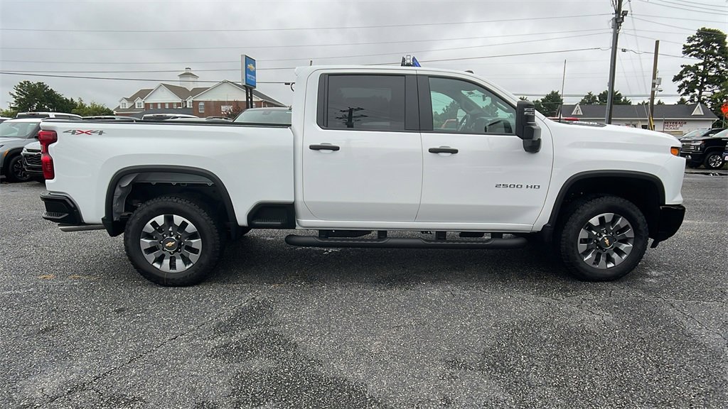 2025 Chevrolet Silverado 2500HD Custom photo 4