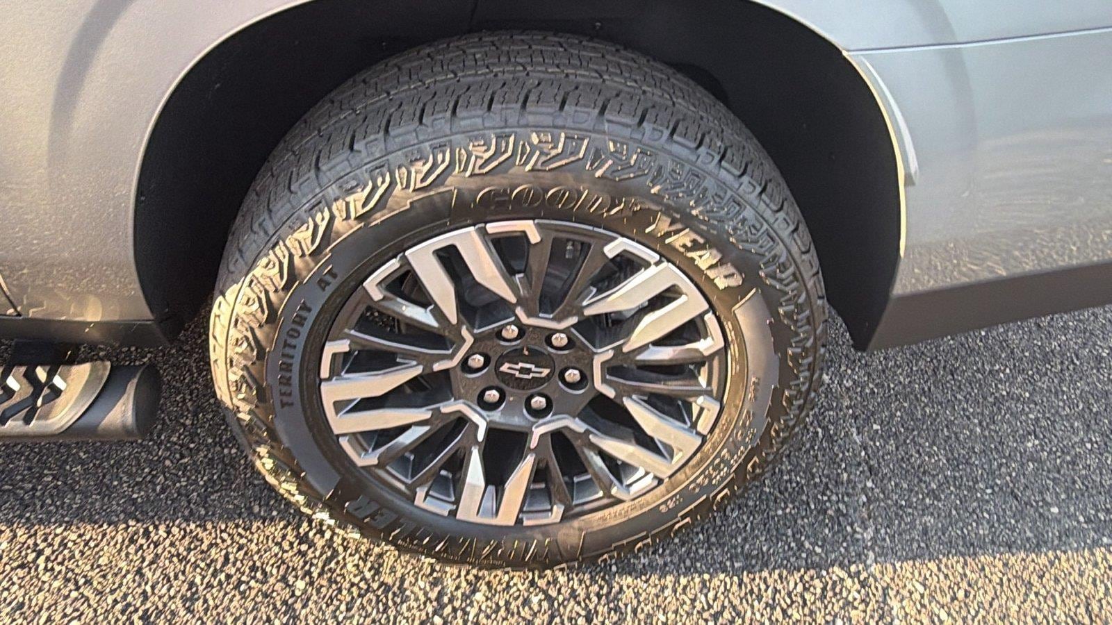 2026 Chevrolet Suburban Z71 - Photo 12