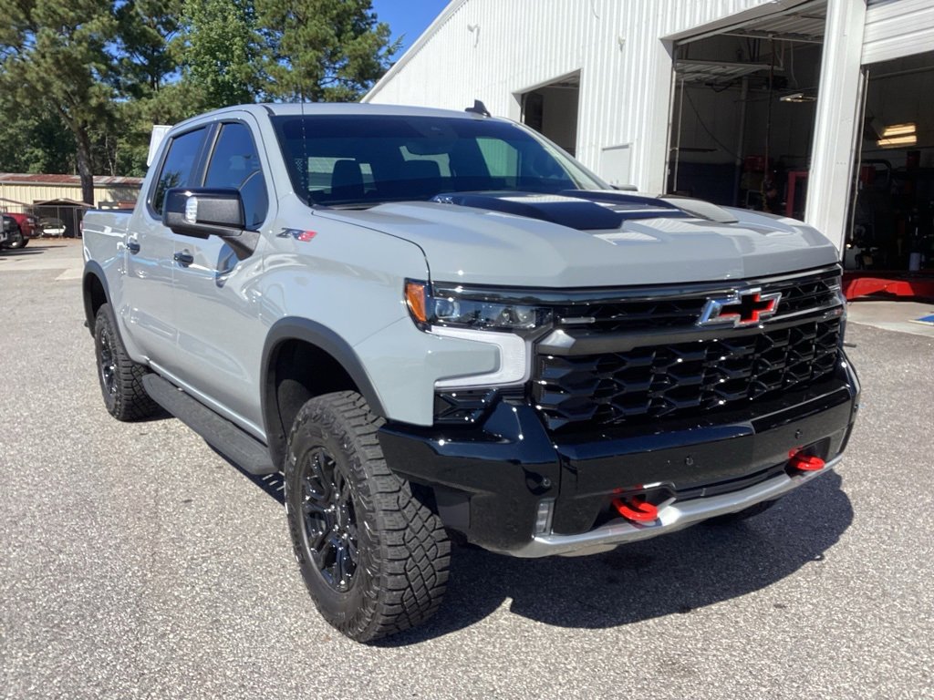 2025 Chevrolet Silverado 1500 ZR2 photo 2