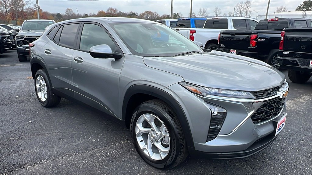 2026 Chevrolet Trax LS photo 3