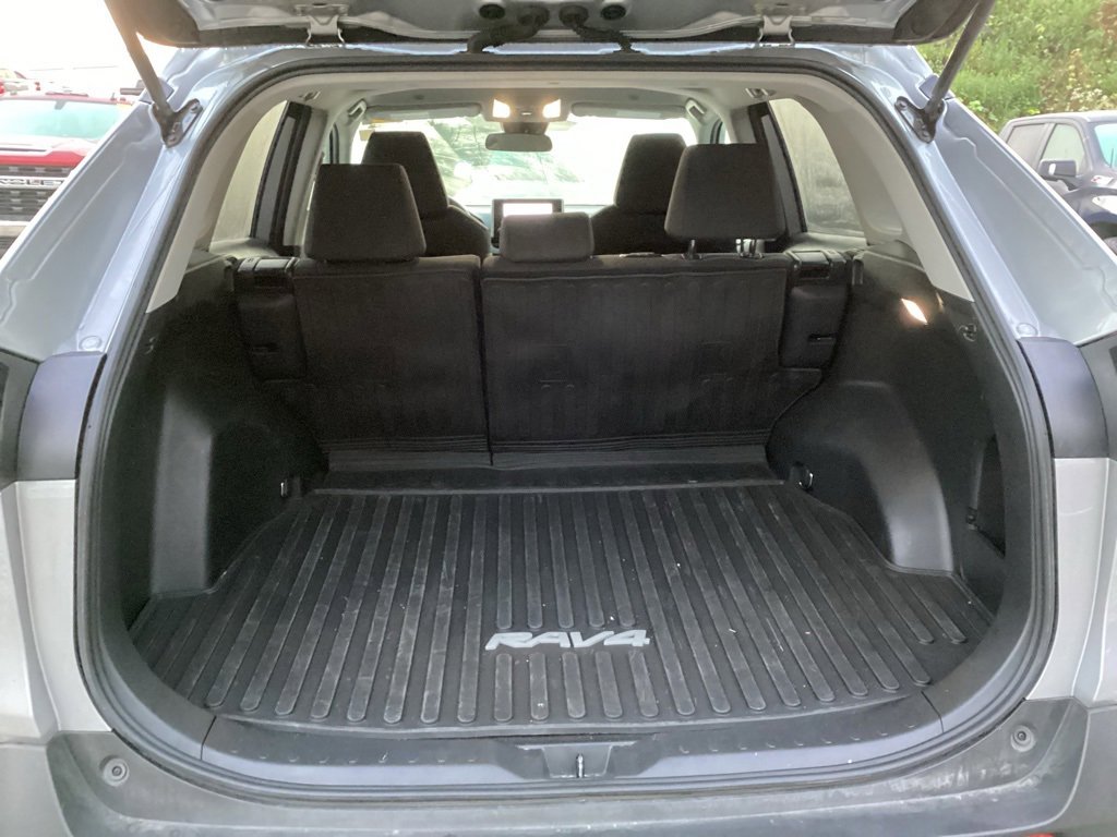 2025 Toyota RAV4 LE photo 4