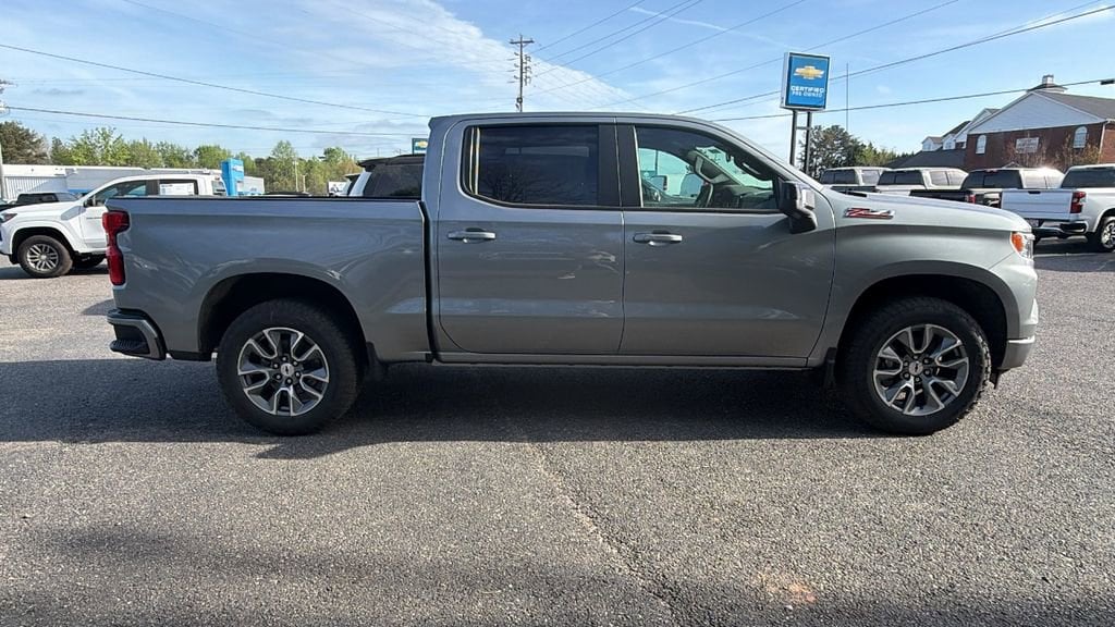 View vehicle photo 4