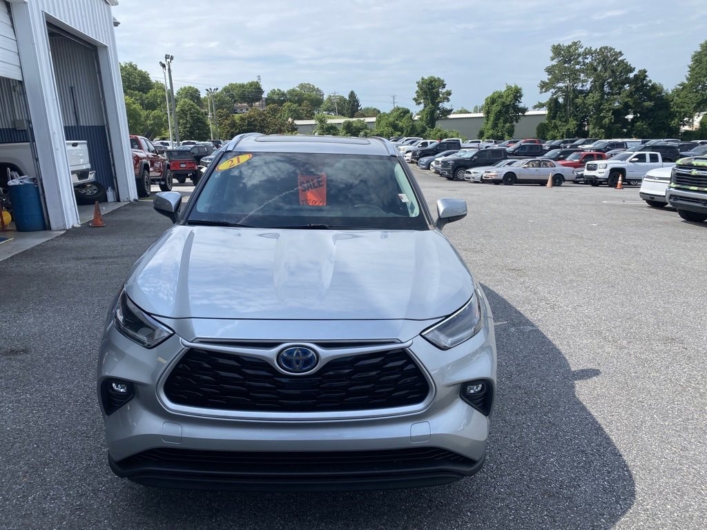Used 2021 Toyota Highlander XLE with VIN 5TDGARAH1MS009281 for sale in Cumming, GA