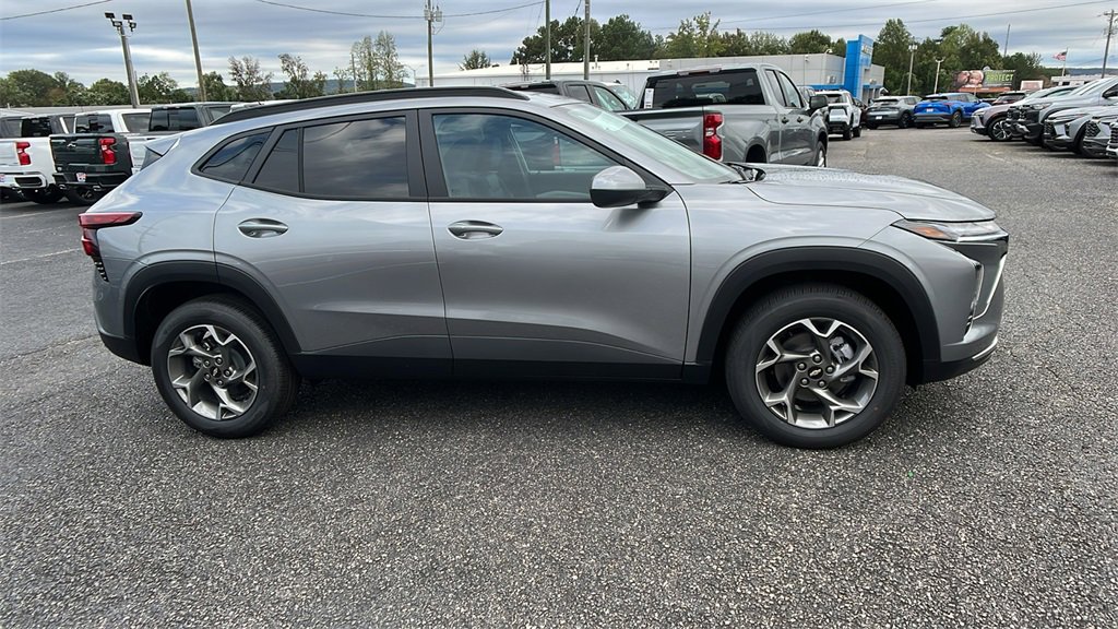 2026 Chevrolet Trax LT photo 4