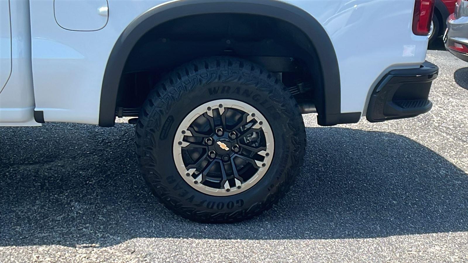 2025 Chevrolet Silverado 1500 ZR2 - Photo 9