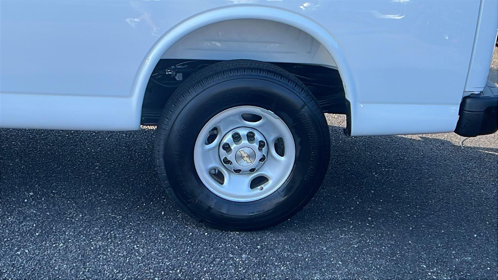 2025 Chevrolet Express Cargo Work Van - Photo 8
