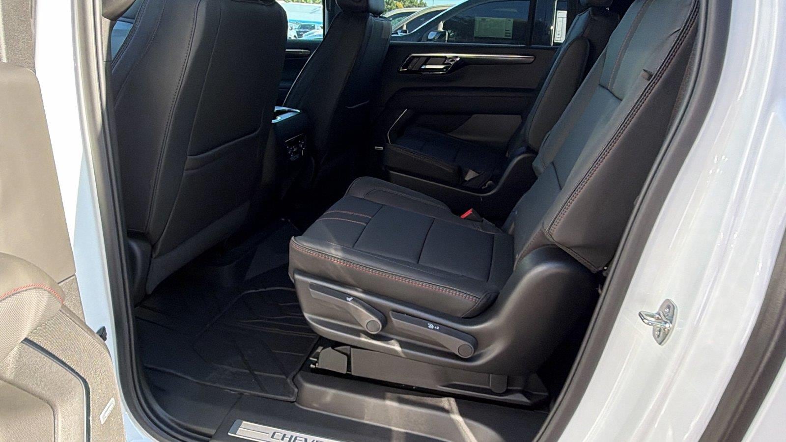 2026 Chevrolet Suburban RST - Photo 18