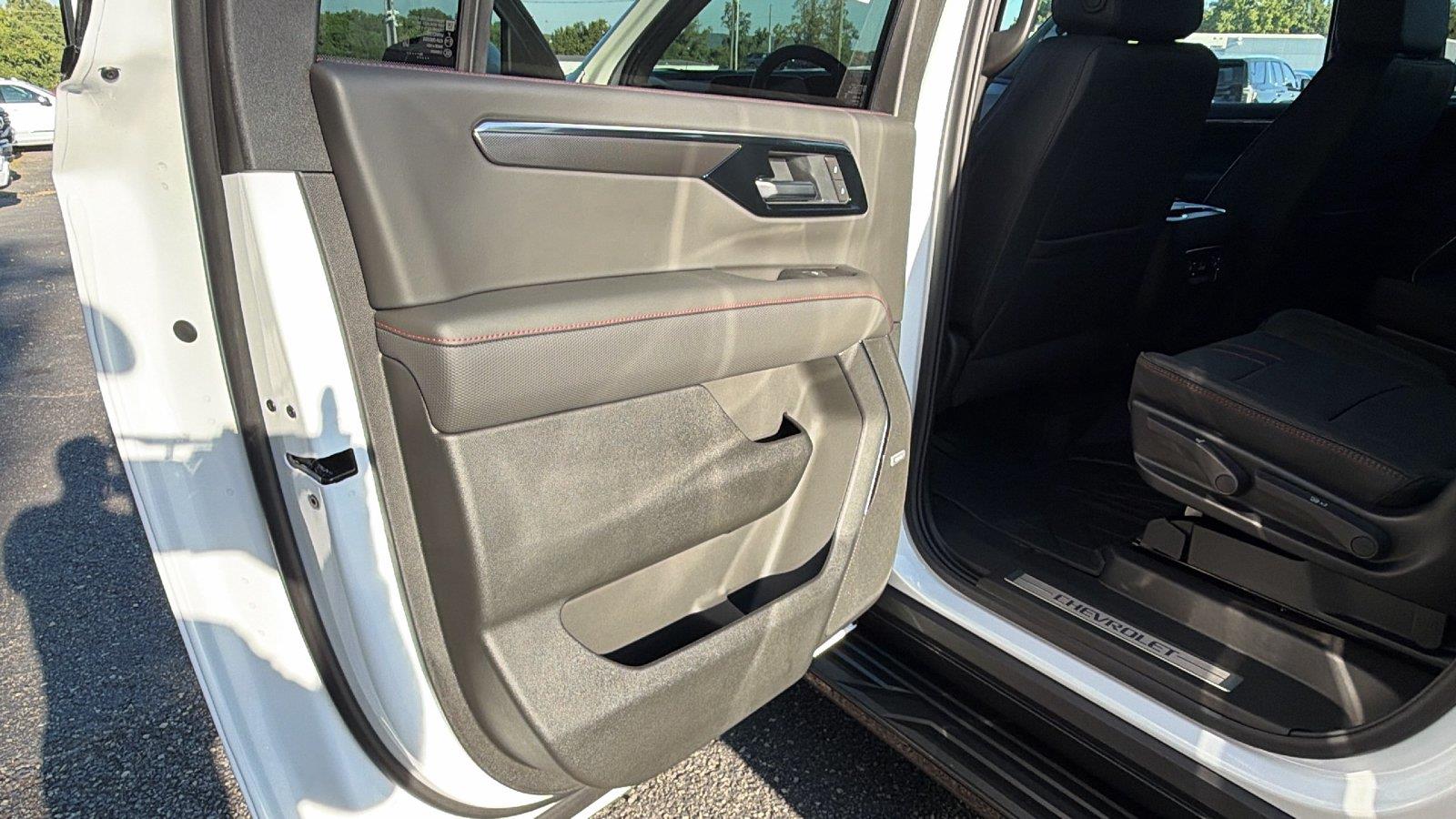 2026 Chevrolet Suburban RST - Photo 17