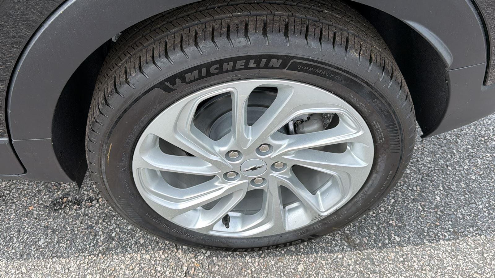 2027 Chevrolet Bolt LT - Photo 9