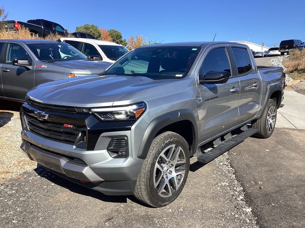 2023 Chevrolet Colorado Z71 photo 2