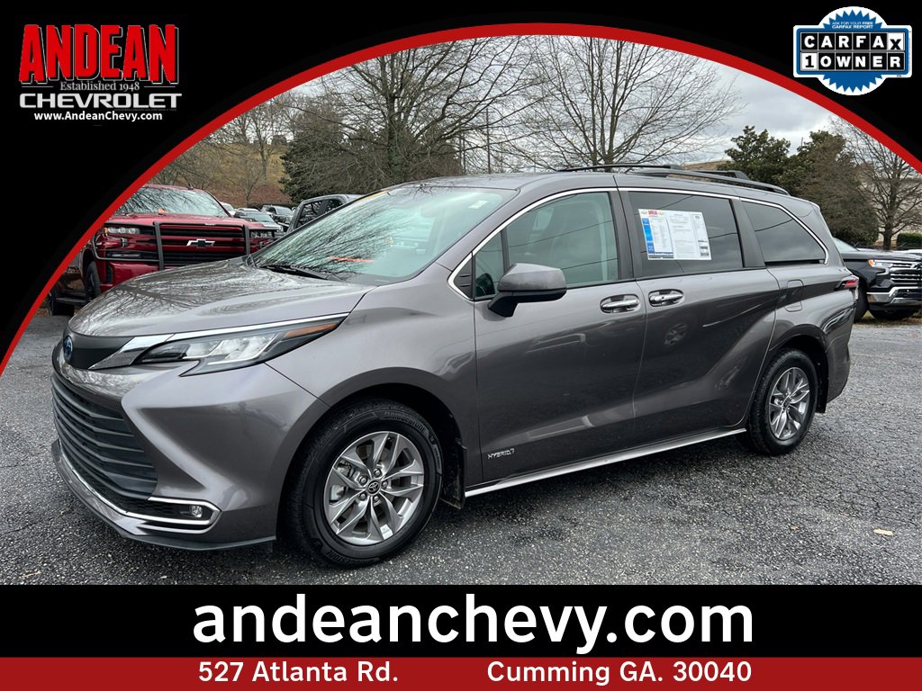 2021 Toyota Sienna XLE's photo