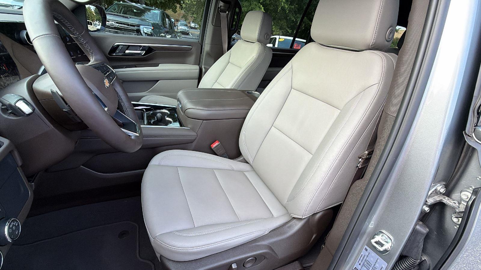 2026 Chevrolet Suburban LT - Photo 4