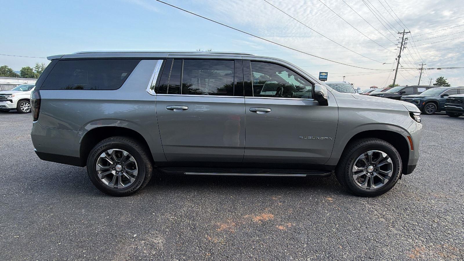 2026 Chevrolet Suburban LT - Photo 7