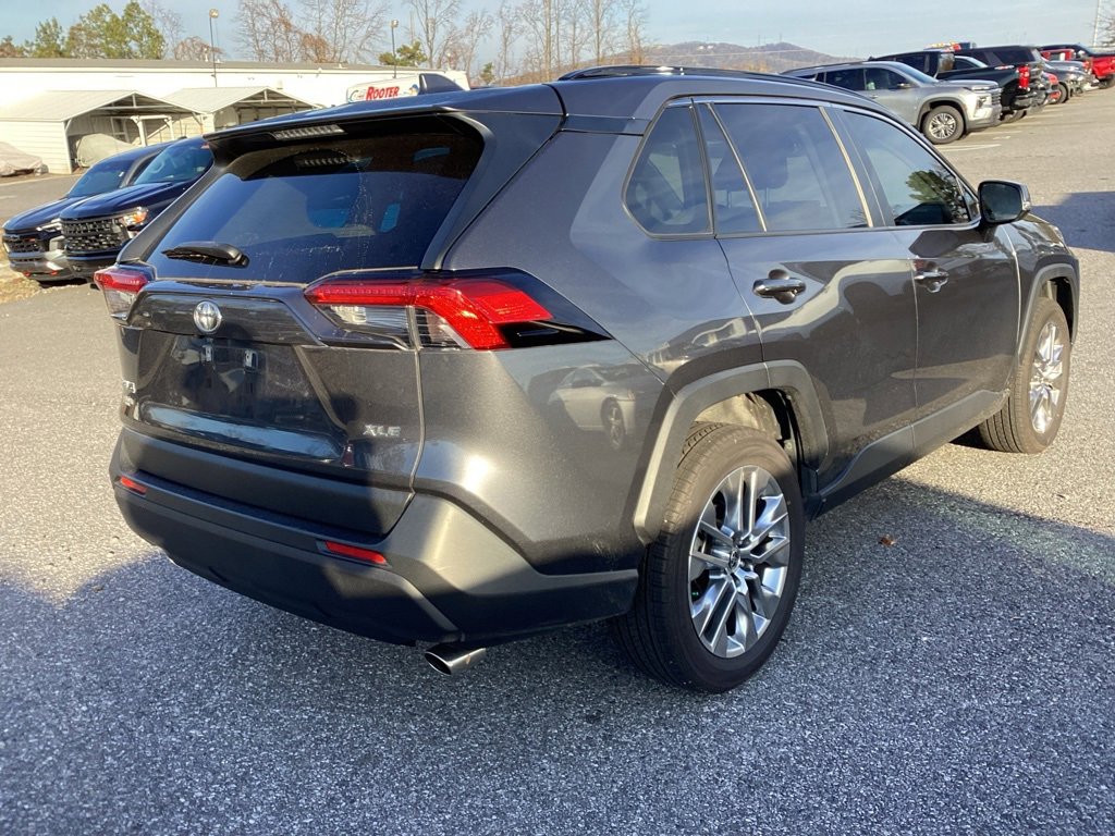 2020 Toyota RAV4 XLE Premium photo 4
