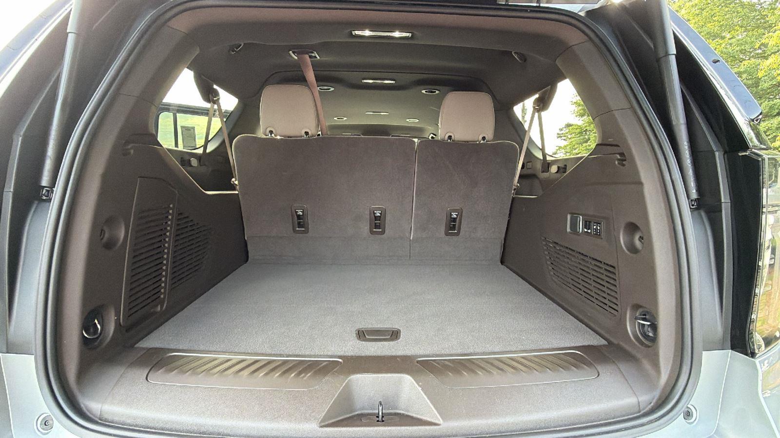2026 Chevrolet Suburban LT - Photo 13
