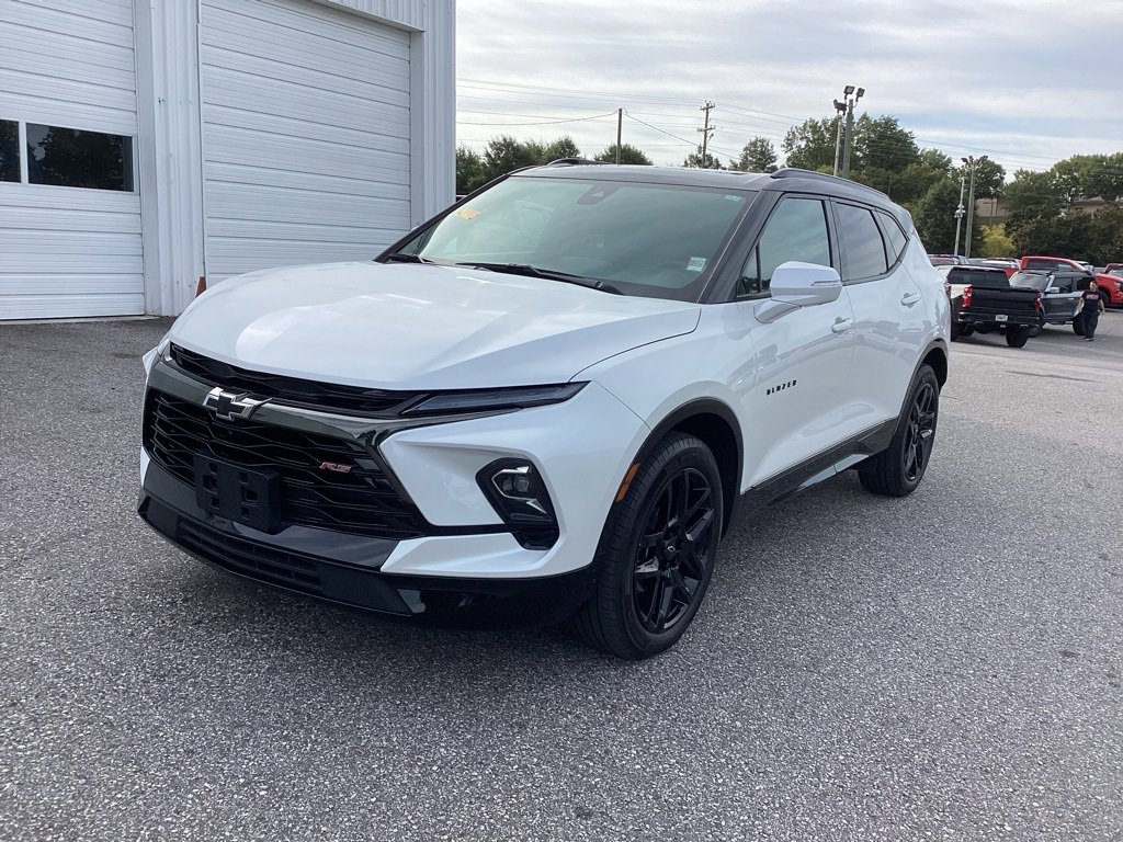 2023 Chevrolet Blazer RS photo 2