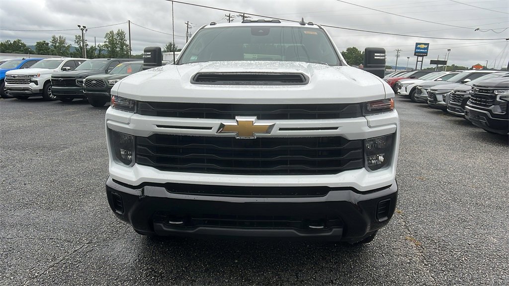 2025 Chevrolet Silverado 2500HD Custom photo 2