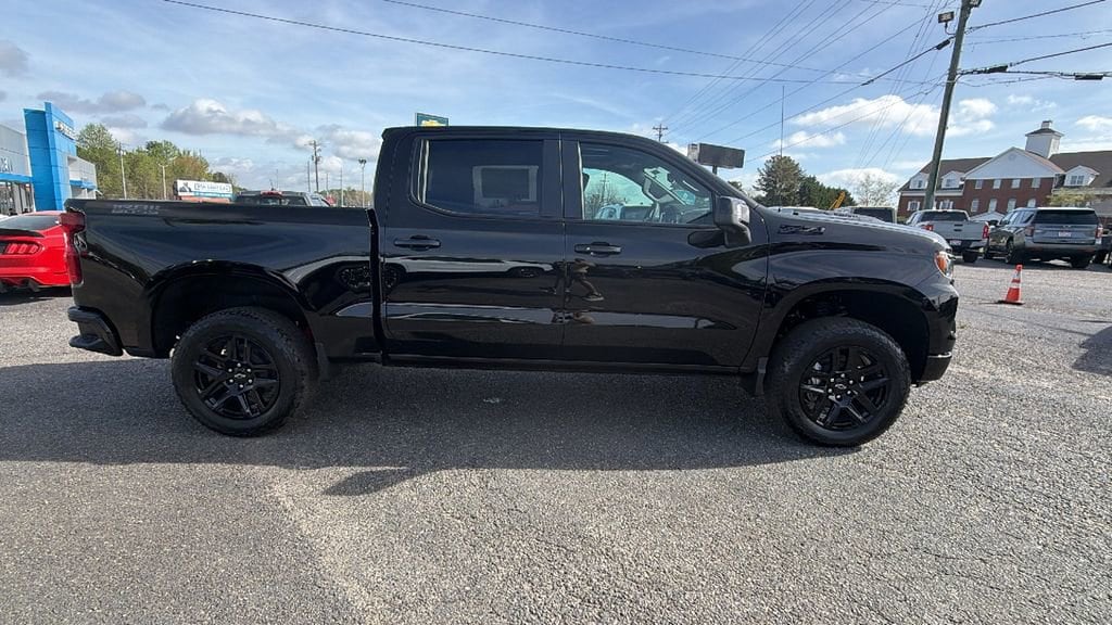 View vehicle photo 4