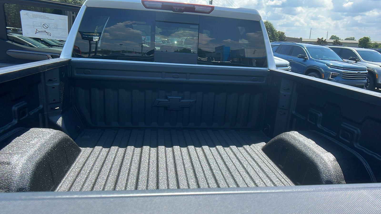 2025 Chevrolet Silverado 1500 ZR2 - Photo 10
