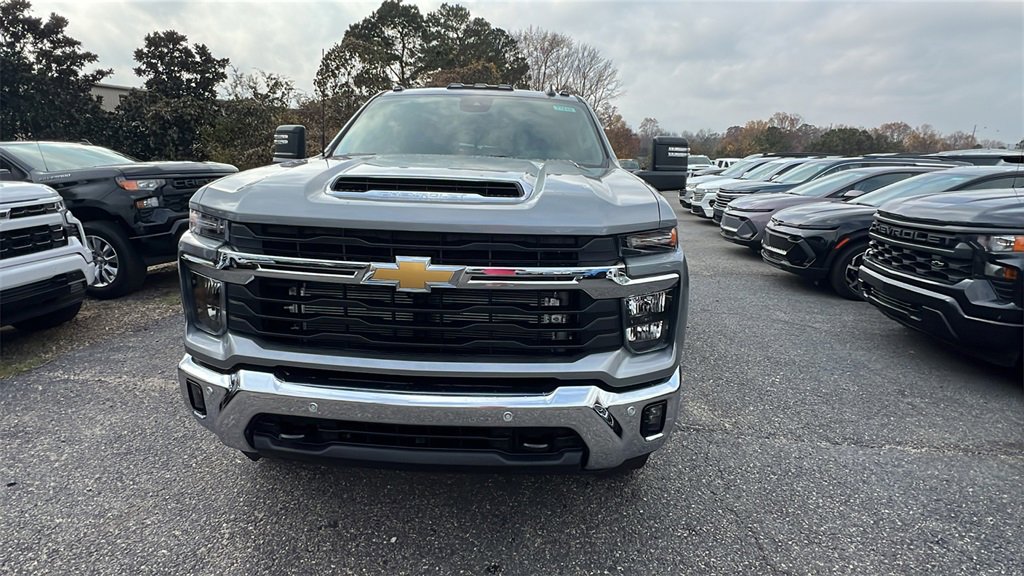 2026 Chevrolet Silverado 3500HD LT photo 2