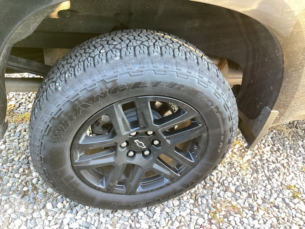 2025 Chevrolet Silverado 1500 RST photo 3