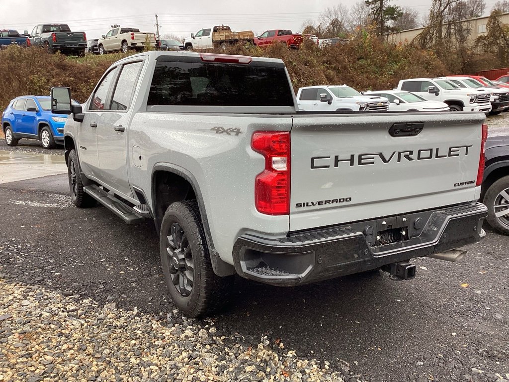 2025 Chevrolet Silverado 2500HD Custom photo 2