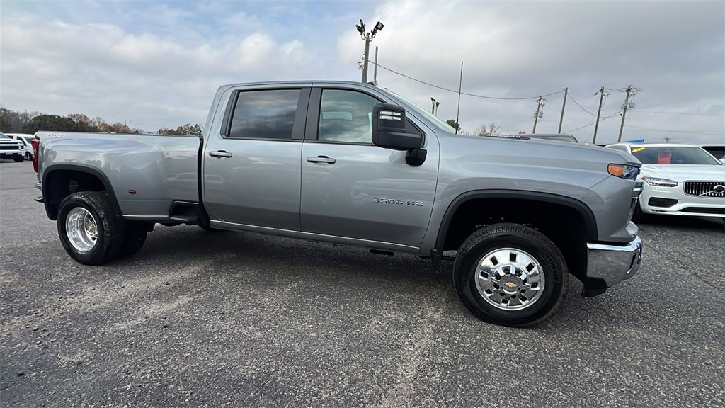 2026 Chevrolet Silverado 3500HD LT photo 4