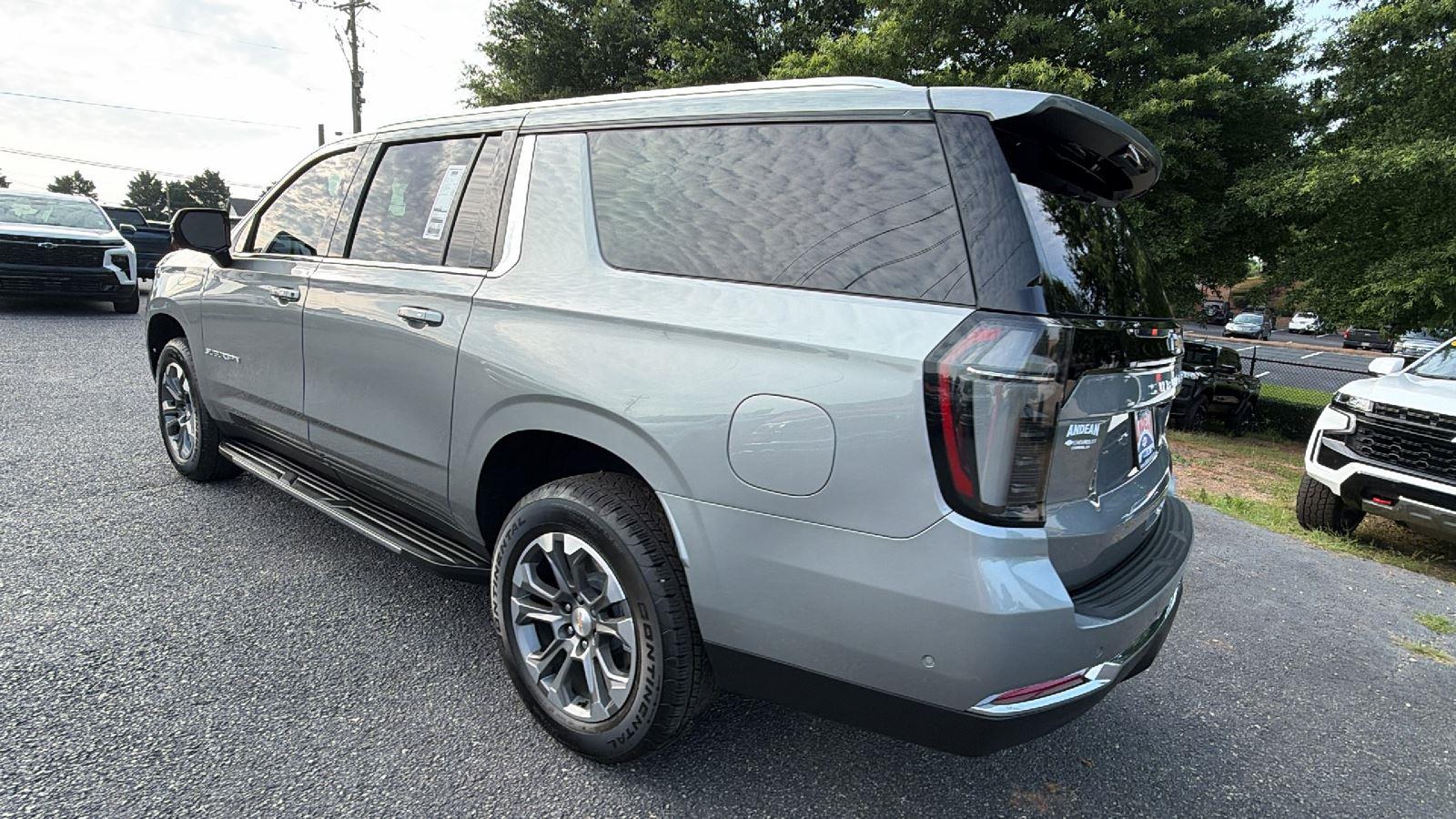 2026 Chevrolet Suburban LT - Photo 10
