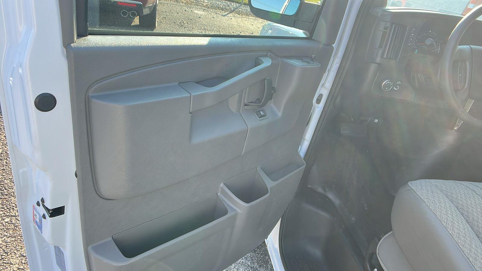 2025 Chevrolet Express Cargo Work Van - Photo 13