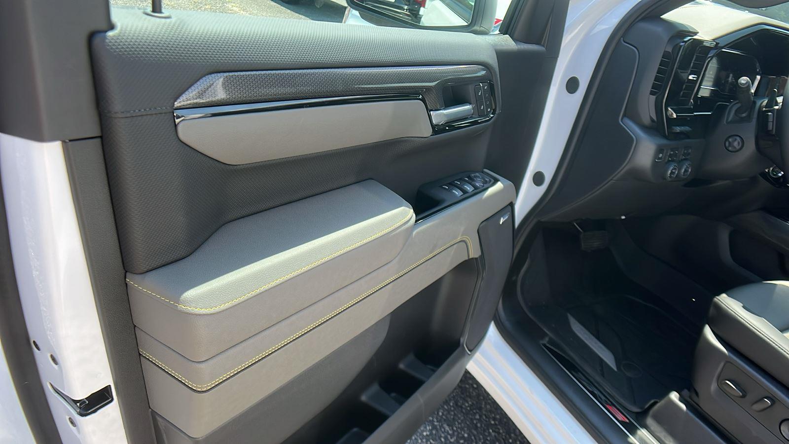 2025 Chevrolet Silverado 1500 ZR2 - Photo 11