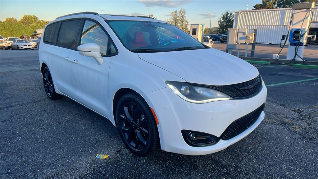 2020 Chrysler Pacifica Limited photo 3