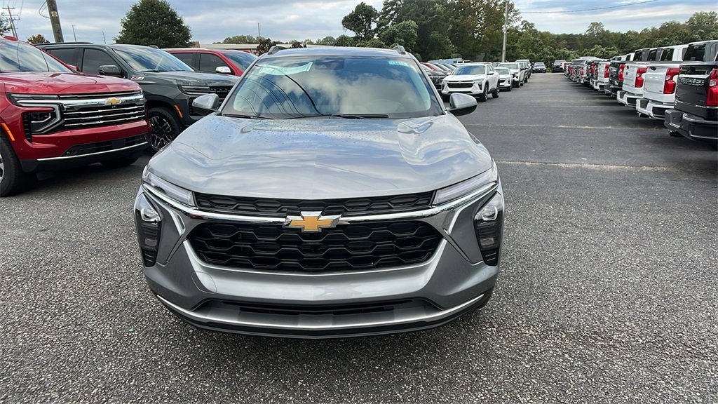 2026 Chevrolet Trax LT photo 2