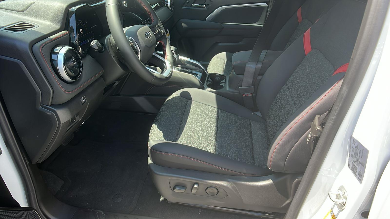 2025 Chevrolet Colorado Z71 - Photo 13